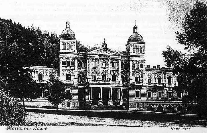 Støední stavba Nových lázní na pohlednici (kol 1920). Pod lomenicí je pùvodní nápis NEUBAD.